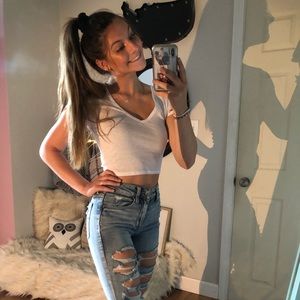 AMERICAN EAGLE RIPPED JEANS